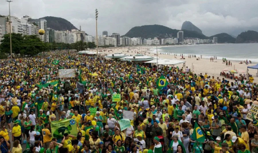 3 милиона бразилци искат оставката на Дилма Русеф