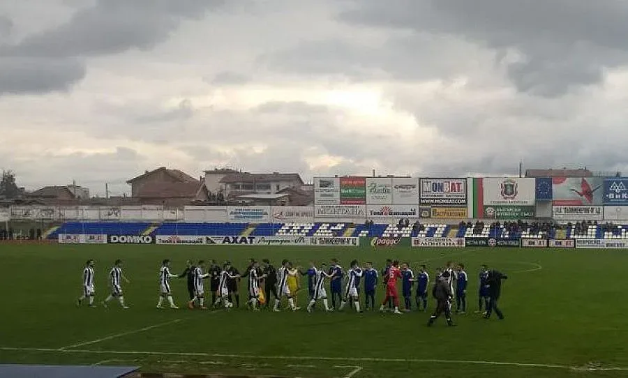 Оставиха "смърфовете" на сухо 