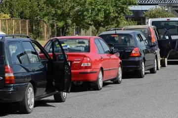 Младежи печелят от регистрация на румънци в КАТ 