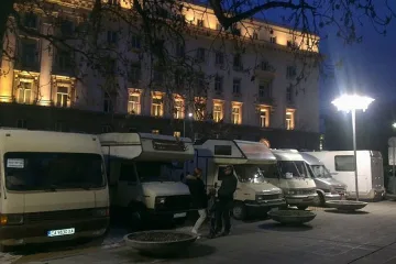 С кемпери на протест срещу забраните