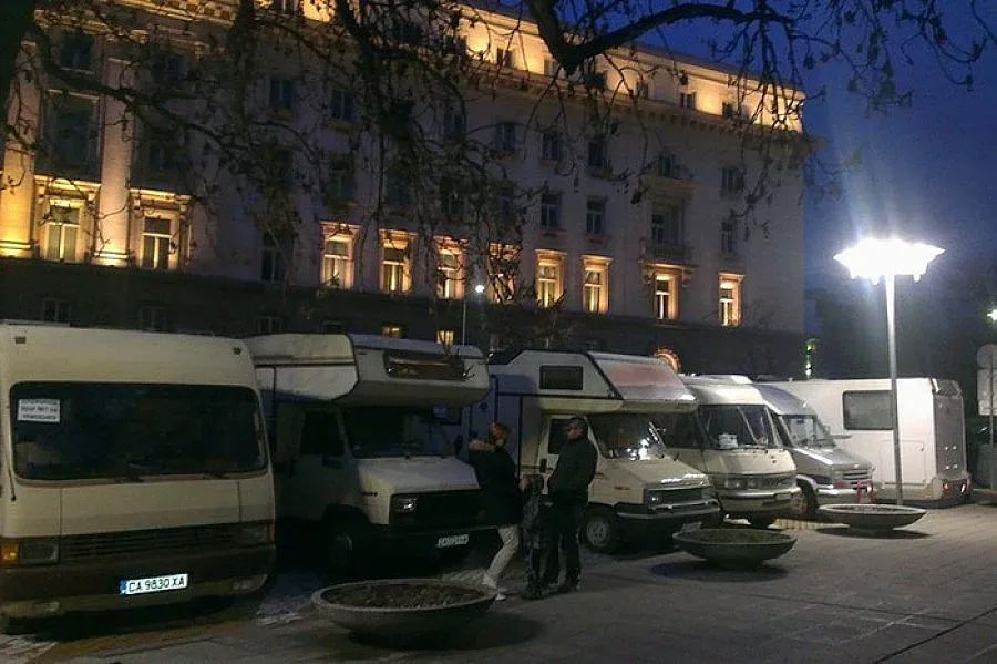С кемпери на протест срещу забраните