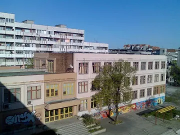 Гимназия се бори да остане национална
