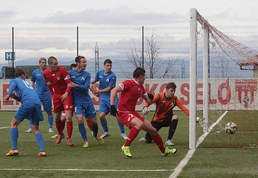 Сватба оглуши вечно дерби