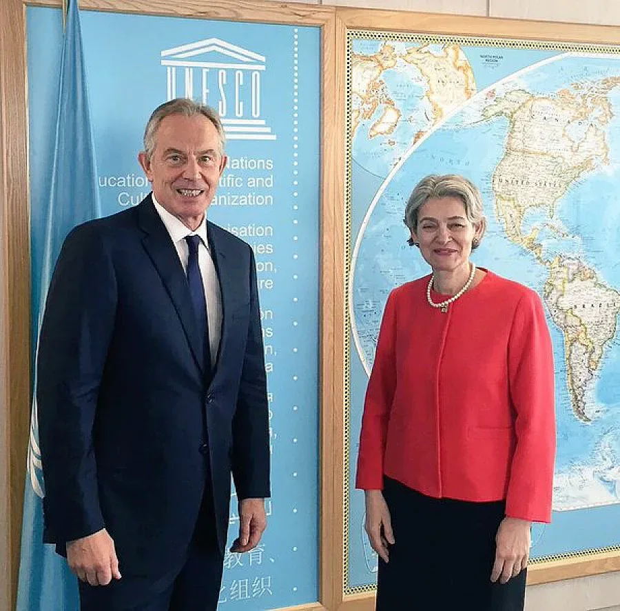 Бокова и Блеър борят екстремизма с образование