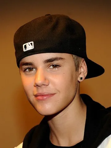 Джъстин Бийбър се похвали с нов пиърсинг