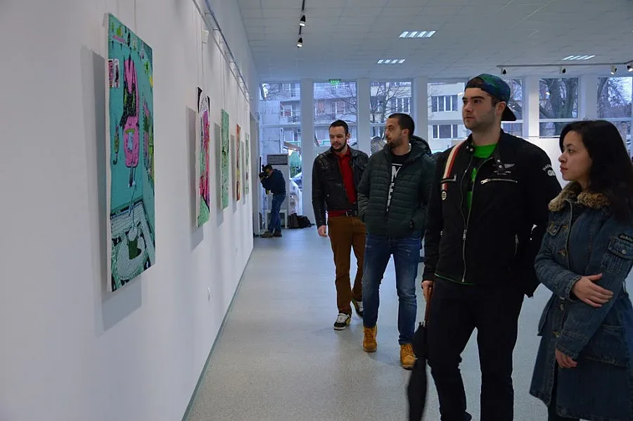 Графити влязоха в галерия