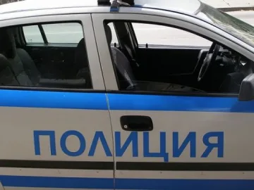 Задържаха мъжа, нарязал гумите на над 40 коли 