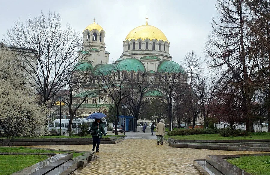 Валежите продължават