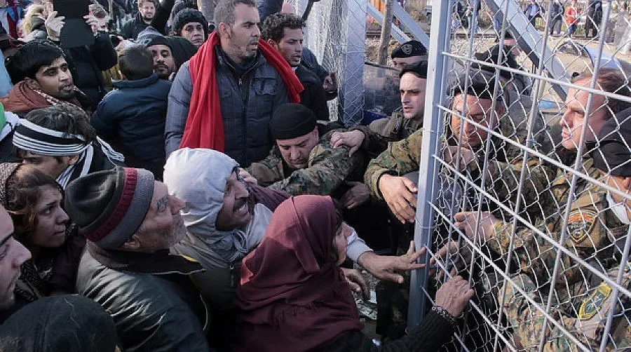 Предоставяме помощ на бежанците по границата