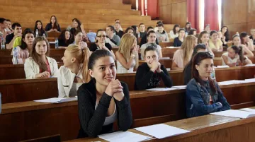 Икономиката орязана във всички вузове