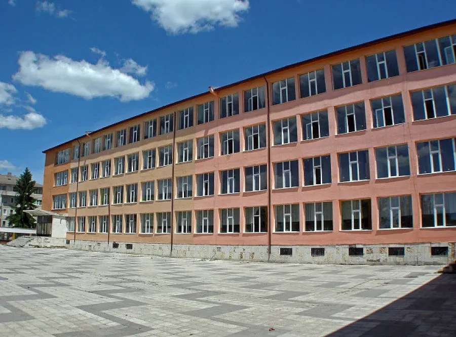 Задържаха директор на училище за фалшиви дипломи