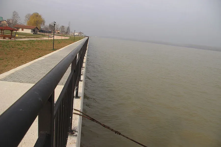 Дунав при Лом гони 8 метра