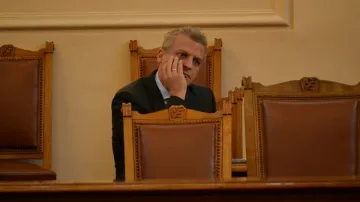 ГЕРБ: Москов трябва да се съобрази с мотивите на КС