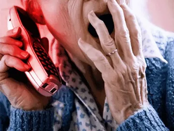 Услужлива баба купи 19 ваучера за „Ало”-измамник