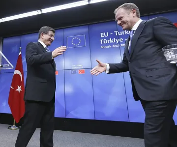 След 12 часа тежки преговори: Бартер с бежанци (ОБЗОР)