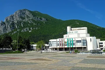 Секс и предателство на сцената в ДКТ - Враца