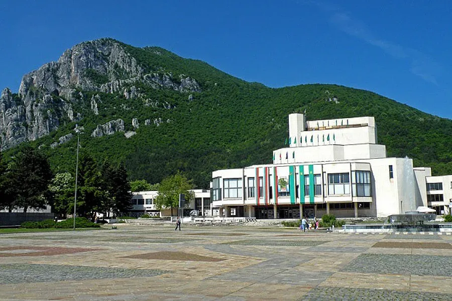 Секс и предателство на сцената в ДКТ - Враца