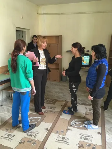 Затворнички живеят с 1 сапун и 10 превръзки