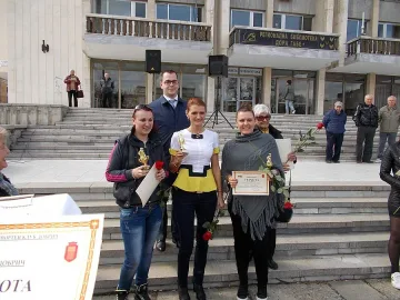 87-годишна се състезава в рали