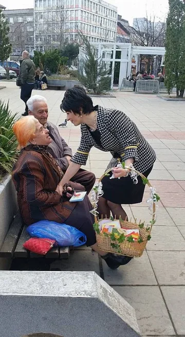 Депутатка раздаде писани пожелания на жени от Монтана