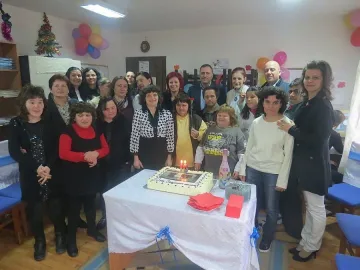 Деца празнуваха 10 г. Защитени жилища в Банско