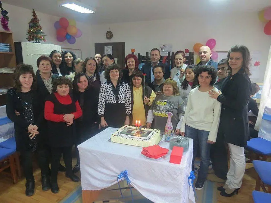 Деца празнуваха 10 г. Защитени жилища в Банско