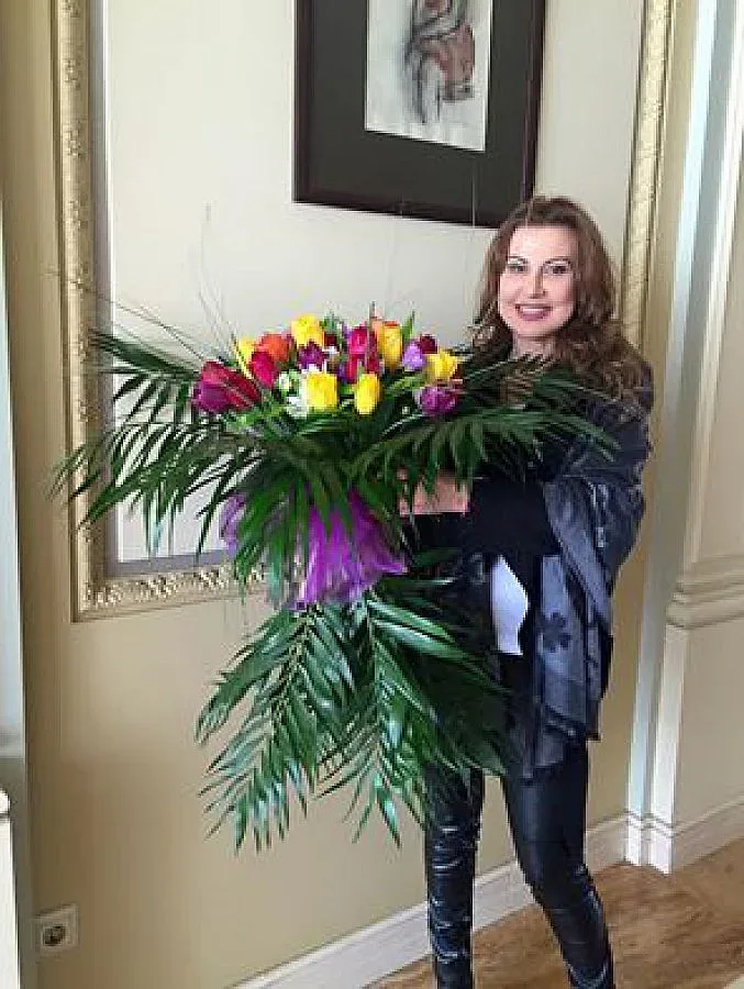 Сираков прати цветя на жена си от болницата