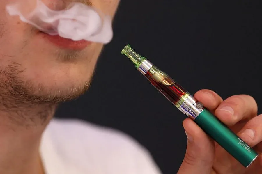 Обмислят акциз за електронни цигари