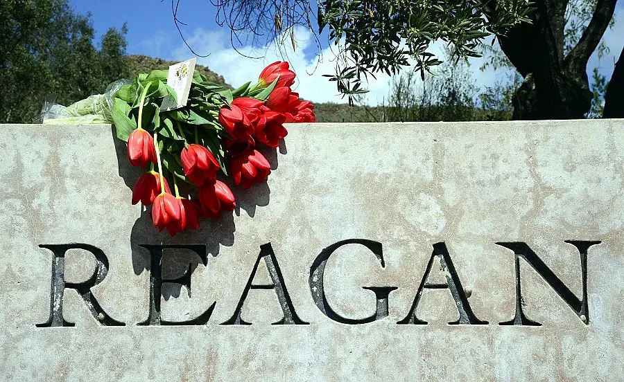 Америка се сбогува с обичаната Нанси Рейгън (ОБЗОР)
