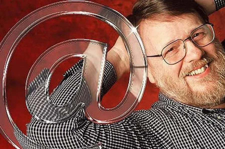 Почина създателят на електронната поща