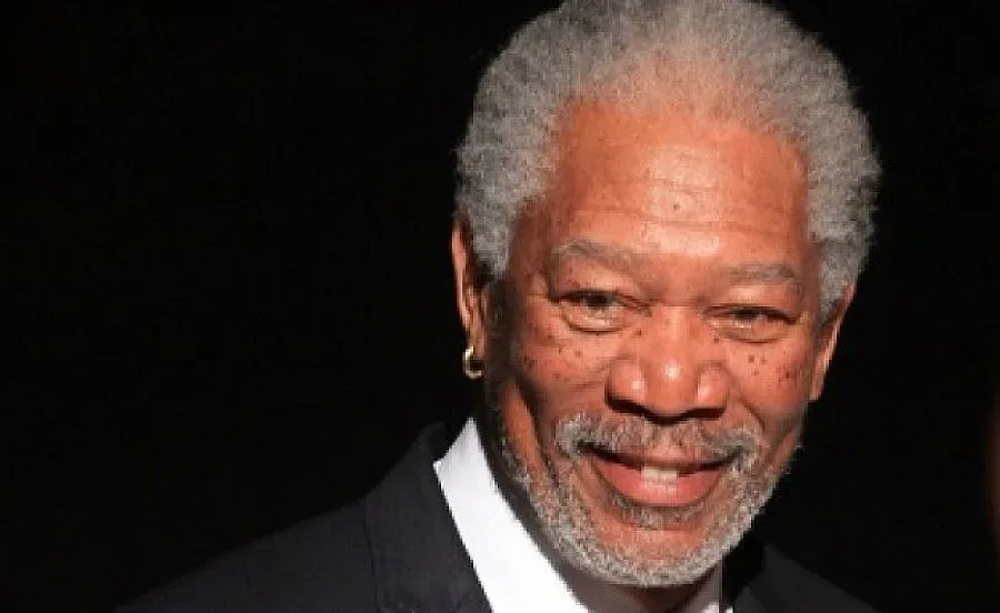 Морган Фрийман отглежда пчели