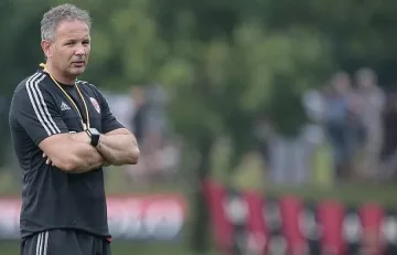 Средняк уволнява треньора на "Милан"