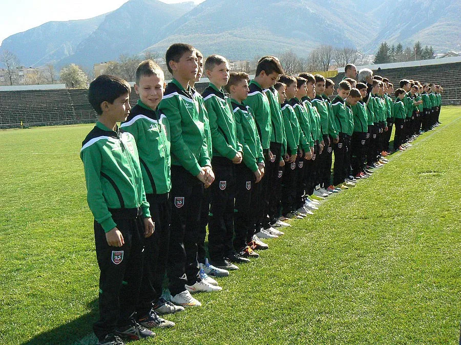 Школата на "Ботев" (Враца) с нови екипи