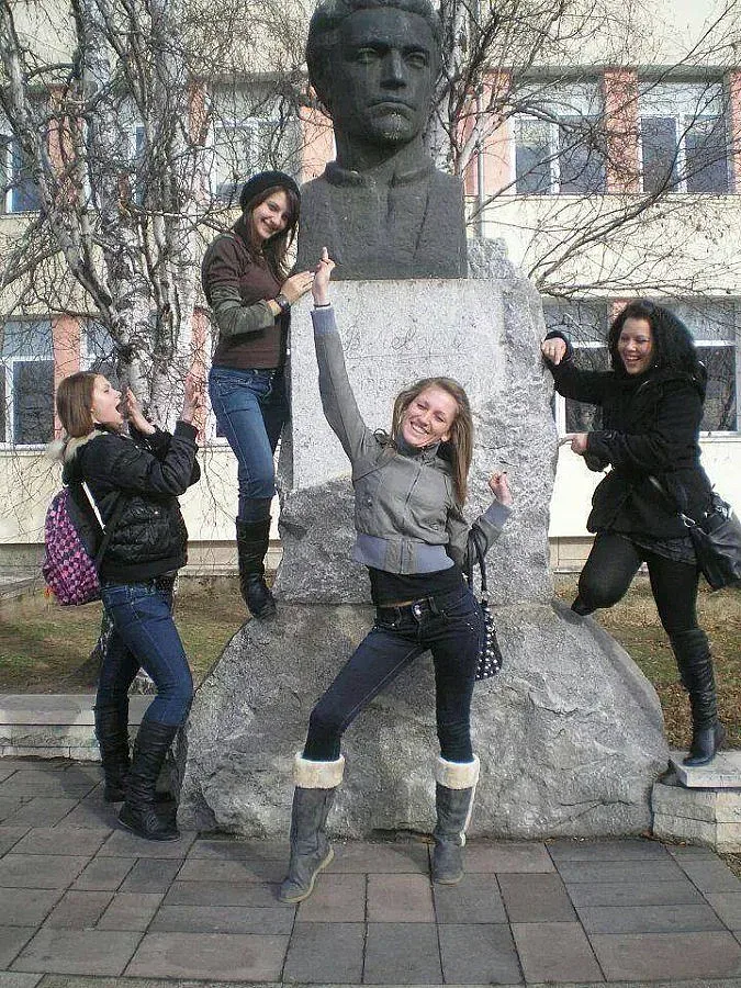 Гавра с паметник на Левски възмути българи