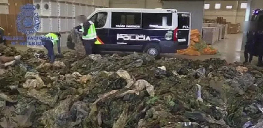 Испания конфискува хиляди униформи за терористи