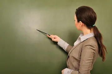 Кунева предупреди за криза с учители