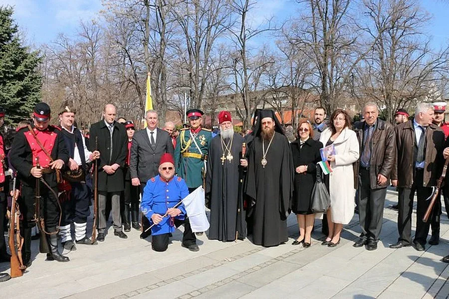 Дометиан се снима до руския генерал Боревски