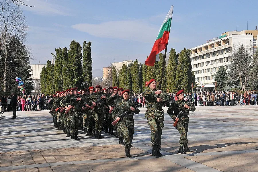Военен марш в Монтана почете Освобождението