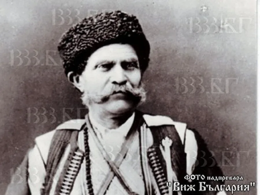 Дядо Цеко спасява Троянския манастир