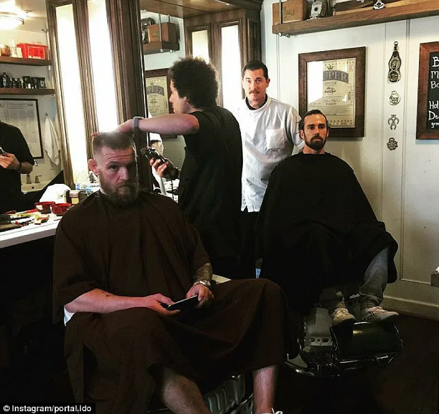 Макгрегър нахлу в дома на фен със селфита