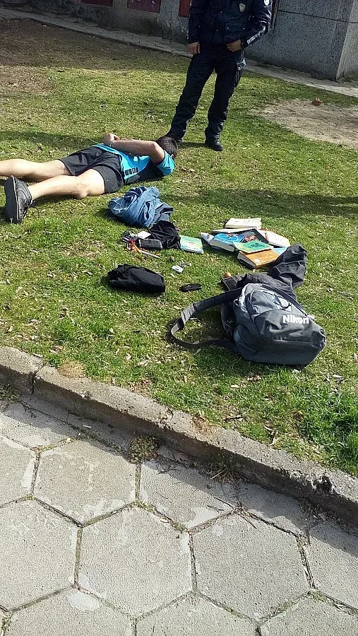 Зрелищен арест на млад мъж за въоръжен грабеж