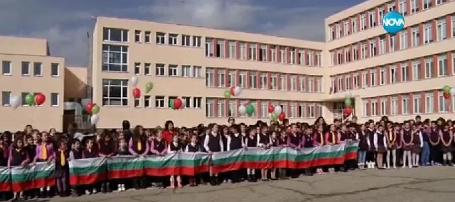Деца рецитираха "Аз съм българче" (ВИДЕО)