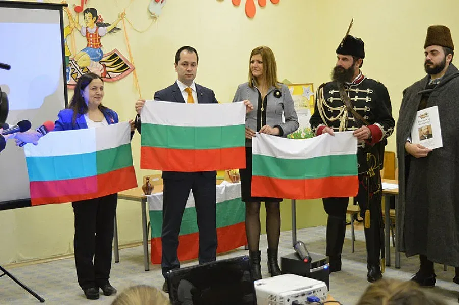 Двойници на Ботев и Захари Стоянов влязоха в клас