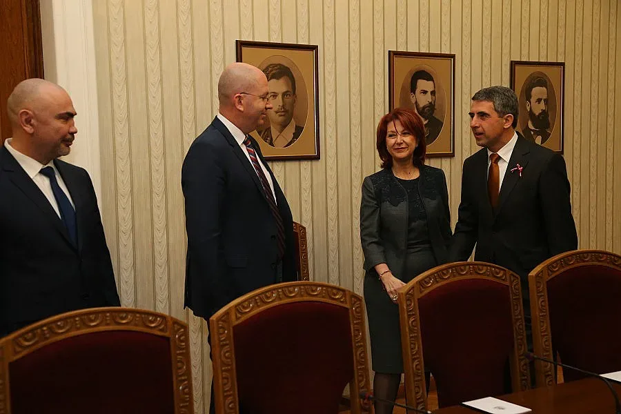 БДЦ предложи гвардейци пред паметника Левски