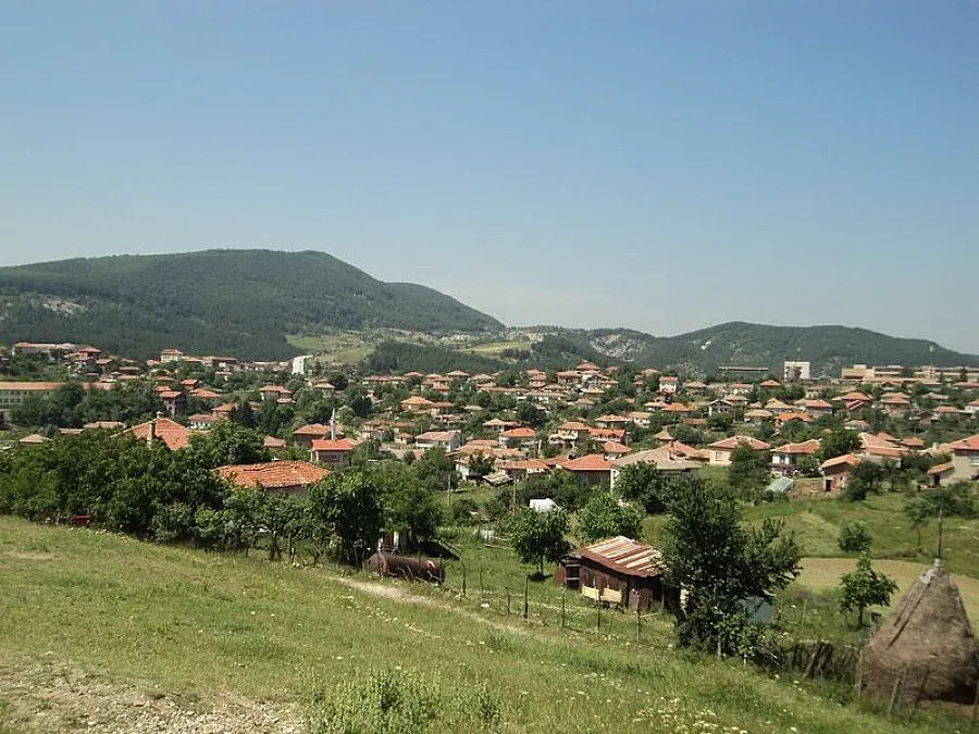 Иззеха 50 метра хрилна мрежа край Комунига