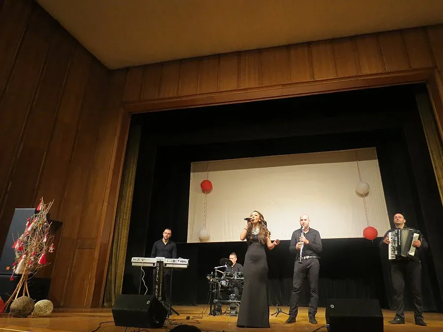 Самодейци зарадваха банскалии с концерт