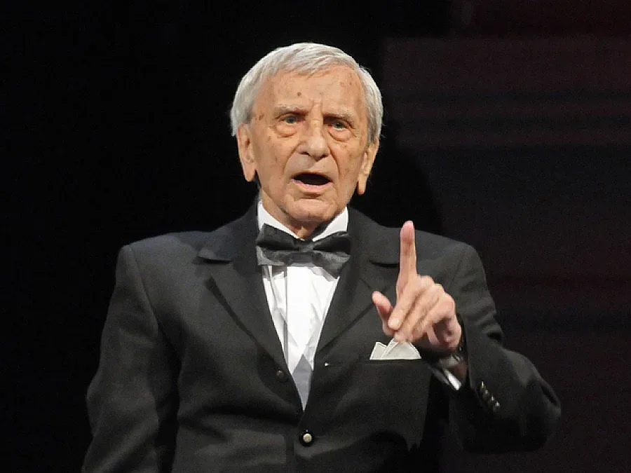 Почина Петко Бочаров