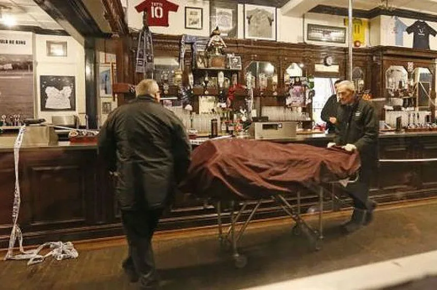 Бременната жена в Лондон била наръгана от мъжа си