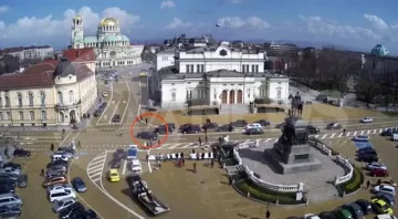 НСО блъсна пешеходец пред парламента