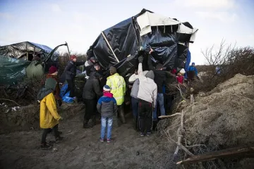 Жена резна вените си в Джунглата